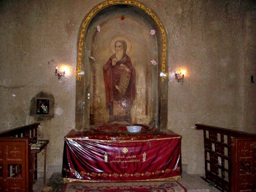 Kyrillos2 on en.wikipedia [Public domain], <a href="https://commons.wikimedia.org/wiki/File:StAthanasiusShrineinStMarkCathedralCairo.jpg"  target="_blank">via Wikimedia Commons</a>
<br>
<b>Details : </b>
<p>Athanasius's Shrine (where a portion of his relics are preserved) under St. Mark's Cathedral, Cairo</p>