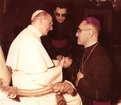 Oscar_Arnulfo_Romero_with_Pope_Paul_VI_1.jpg