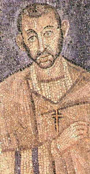 [Public domain], <a href="https://commons.wikimedia.org/wiki/File:AmbroseOfMilan.jpg"  target="_blank">via Wikimedia Commons</a>
<br>
<b>Keterangan : </b>
<p>Mosaik ini menggambarkan wajah asli Santo Ambrosius Milan</p>