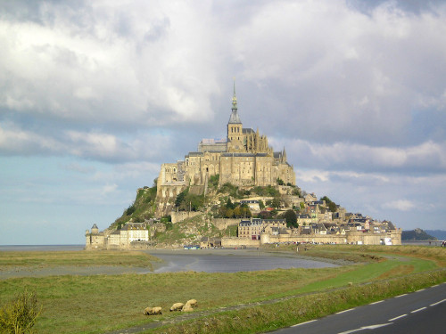 b3rny [<a href="https://creativecommons.org/licenses/by-sa/3.0"  target="_blank">CC BY-SA 3.0</a>], <a href="https://commons.wikimedia.org/wiki/File:Mont_Saint-Michel_France.jpg"  target="_blank">via Wikimedia Commons</a>