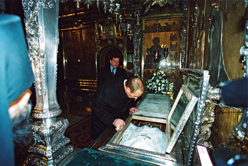 President Putin next to the holy relics of St Sergius of Radonezh in the Trinity Cathedral of the Holy Trinity Monastery of St Sergius, 7 January 2001.

<a href="https://commons.wikimedia.org/wiki/File:Vladimir_Putin_7_January_2001-10.jpg" title="via Wikimedia Commons" target="_blank">Kremlin.ru</a> / <a href="https://creativecommons.org/licenses/by/3.0" target="_blank">CC BY</a>